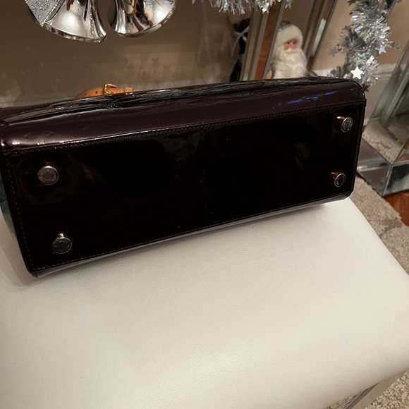 Louis Vuitton MM Brea Shoulder Bag - Picture 4 of 9